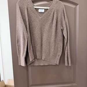 Old Navy Women's V-Neck Sweater in Taupe